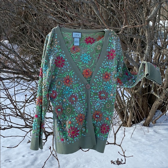 Sweater - Picture 1 of 1